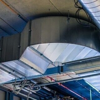 【来週から働ける！？】住宅手当込みで月給27万円～♪未経験OKの空調設備工事スタッフの画像