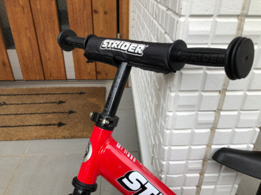 ストライダー　赤　レッド
