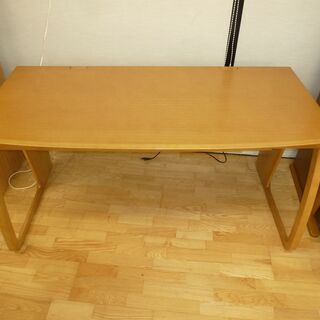 値下げしました☆k131☆カリモク☆karimoku☆パソコン机☆コンセント付き☆近隣配達、設置可能