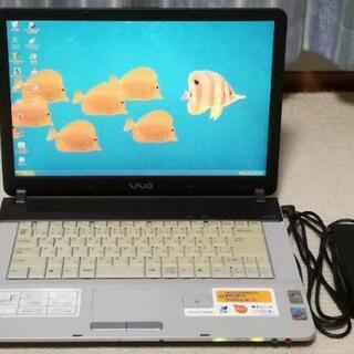 ノートパソコンとテレビのセット