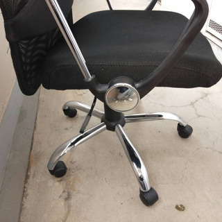 オフィスチェア メッシュ アームレスト ロッキング　アイリスプラザの画像