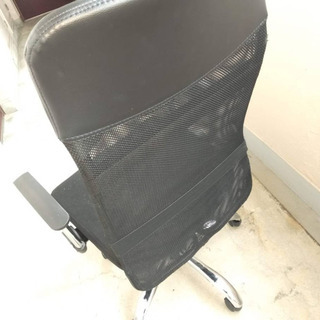 オフィスチェア メッシュ アームレスト ロッキング　アイリスプラザの画像