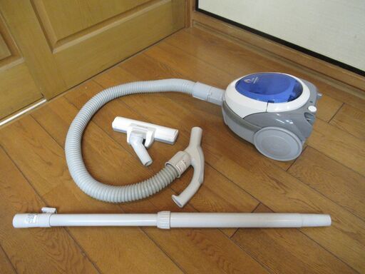 世田谷区近辺配送可能　 MITSUBISHI 紙パック式クリーナー　2008年製　紙パック掃除機 TC-CH3J-A(ライトブルー)  エアタービン式ヘッド　軽量タービングブラシ　吸込仕事率550Wの高い吸引力　「スタミナパワコン」機能　電源コード式