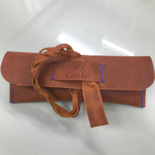 三つ編みベルトでロックするペンケースの画像