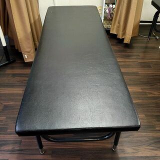 施術ベッドの画像