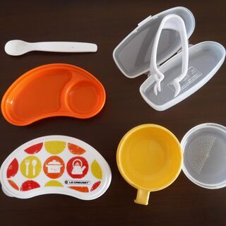 ル・クルーゼ 離乳食お出かけセット、うどんカッター、蓋つきカップ...