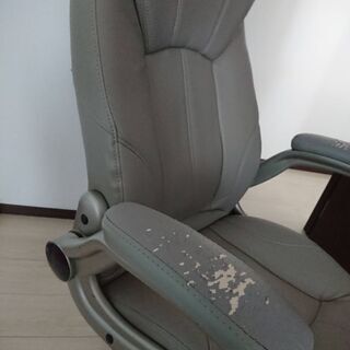 【無料で譲ります】デスクチェアの画像