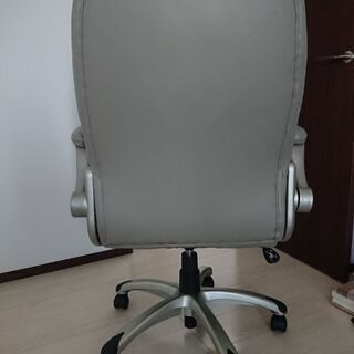 【無料で譲ります】デスクチェアの画像