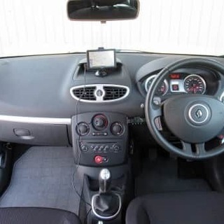 MT車のルノー　ルーテシア １．６入庫😚💓💓
