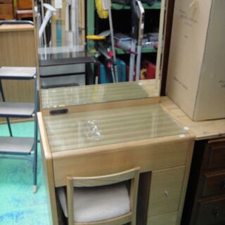 「ジモティー」見た！で通常特価16,478円より5,000円引きの11,478円!  ドレッサー　椅子・照明つき　一面鏡　化粧台　メイク　