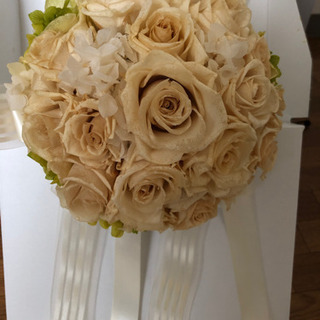 無料にしました！ブライダルブーケ　プリザーブドフラワー　中古品