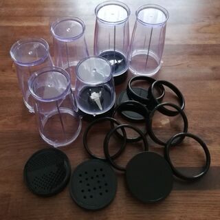 コンパクトブレンダーのカップ（ボトル）とカッター