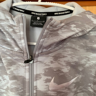 ナイキパーカー　MENS S