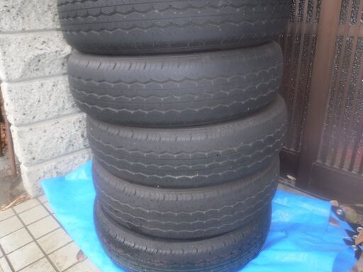 タイヤ５本　ハイエース用