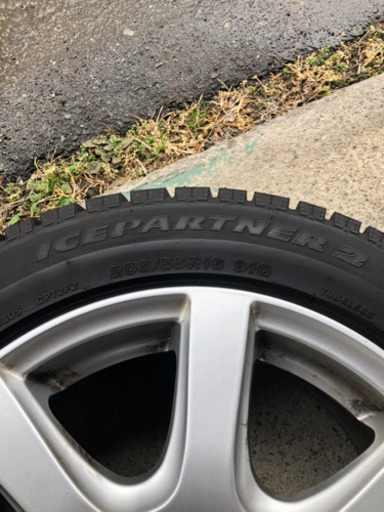 スタッドレスタイヤ205-55-16インチ