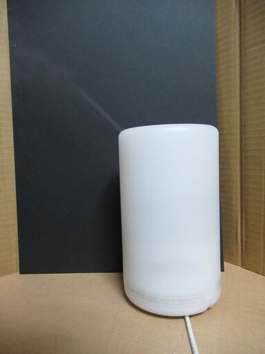 美品　無印良品 超音波アロマディフューザー（AD-SD2）加湿器　コンパクト　 間接照明　直径約8㎝×高さ14cmの円筒型　４種タイマーモード：30・60・120・180分