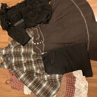 女の子の服　ガーリーなもの