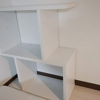 洒落た白い棚