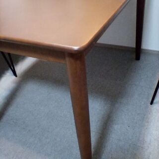 ダイニングテーブルの画像