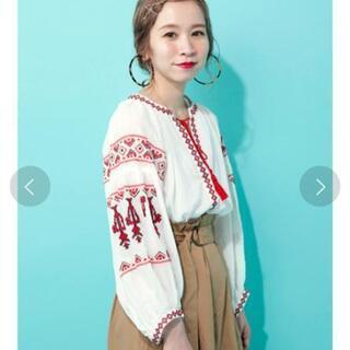 新品wcloset　ウクライナ刺繍ブラウス