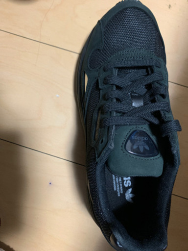 スニーカー adidas