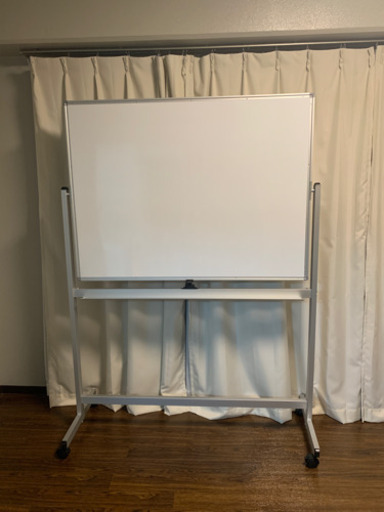決まりました【ほぼ新品・おまけあり】1200×900 脚付きホワイトボード