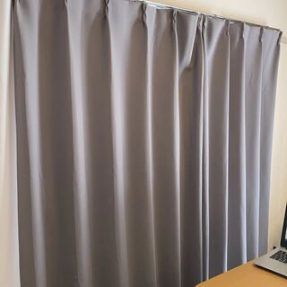 遮光タイプのグレーのカーテンとレースのセット／購入したてのほとんど新品