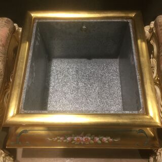 ヨーロピアンオットマンテーブルセットの画像