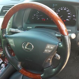 レクサス　LS460　Iパッケージ・シルバー・カールレビンソン・純正アルミスタットレスタイヤ付属の画像