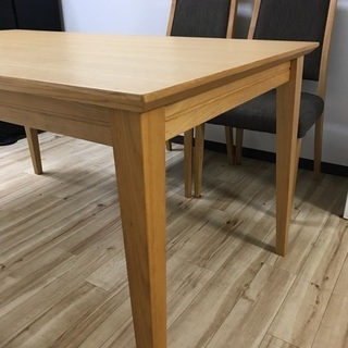 ダイニングテーブルの画像