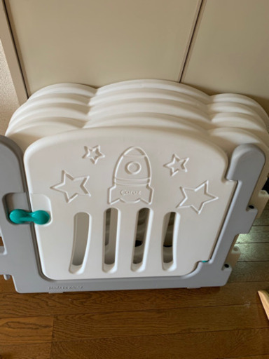 【caraz】カラズ ベビーサークル ベビーゲート   扉付き 10枚& ゲートスタンド 固定ホルダー