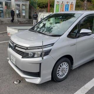 トヨタ　ヴォクシー　ハイブリッドの画像