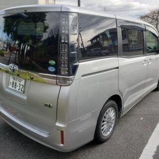 トヨタ　ヴォクシー　ハイブリッドの画像