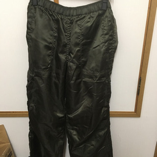 （お値下げ）アウトドアやゴルフ等に使える深緑のパンツ