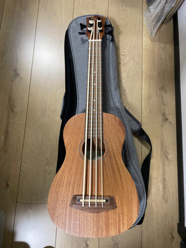 ウクレレ　ベース