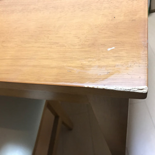 2人用の少し小さめのダイニングテーブルになります。の画像
