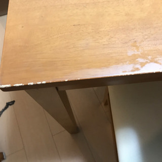 2人用の少し小さめのダイニングテーブルになります。の画像
