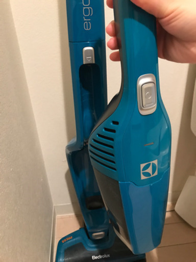 取置き中！キャンセル待ち可能です。吸引力◎コードレス掃除機　充電器付き