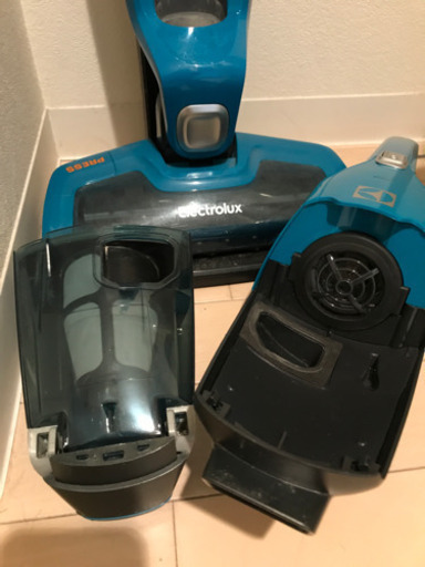 取置き中！キャンセル待ち可能です。吸引力◎コードレス掃除機　充電器付き