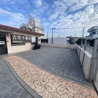 当社敷地（沖縄市知花）のスペース貸し始めます🏘
