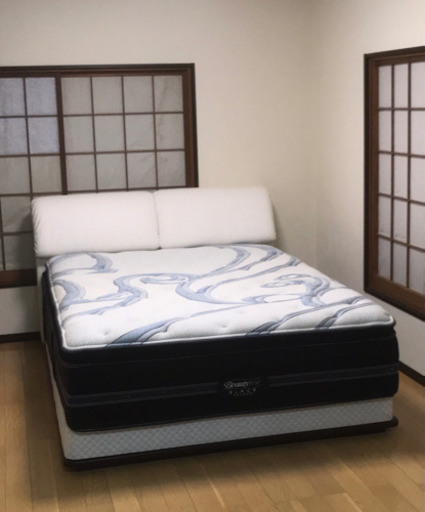 シモンズベッド　クイーン　プラッシュピロートップ