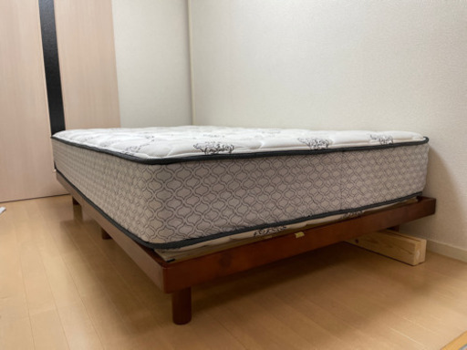 セミダブルベッドマットレス購入時5.5万円（フレーム付けます）