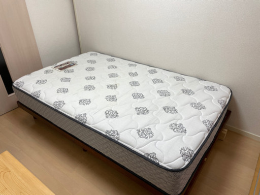 セミダブルベッドマットレス購入時5.5万円（フレーム付けます）