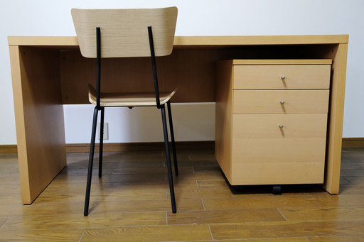 無印良品 デスク + ワゴン+ SOGOKAGU チェア（椅子定価3.9万円）学習机に！