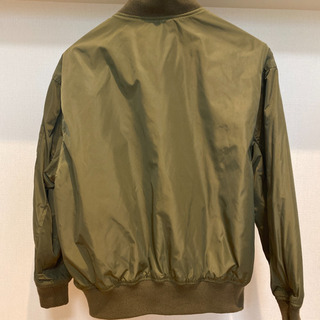GU リバーシブル　MA-1 ブルゾン カーキの画像