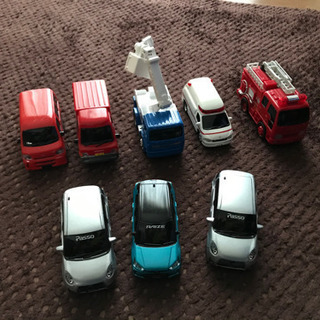 子供　おもちゃ　車プルバックカー　中古品