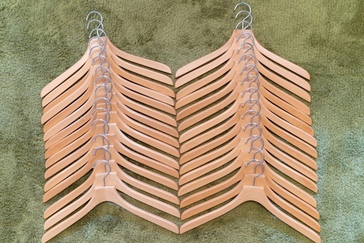 【新品同様】国内ハンガーメーカー KOBEL CLOSET コーベルクローゼット 天然木ハンガー 30本セット KCM-02CC ナチュラル クリア塗装 無印