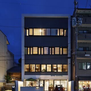 京都御所の横のホステルの一室（8時から10時の間、無料朝食付き）