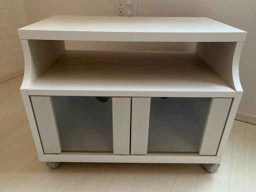 白のテレビ台