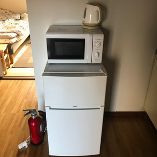 家具家電　食器類など　(冷蔵庫、電子レンジ、洗濯機、物干し竿、2人用机など)の画像